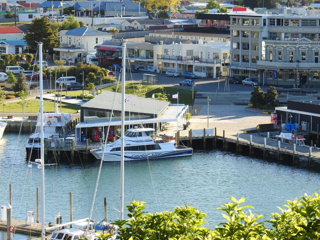 Art Deco Apartments Picton Exterior photo